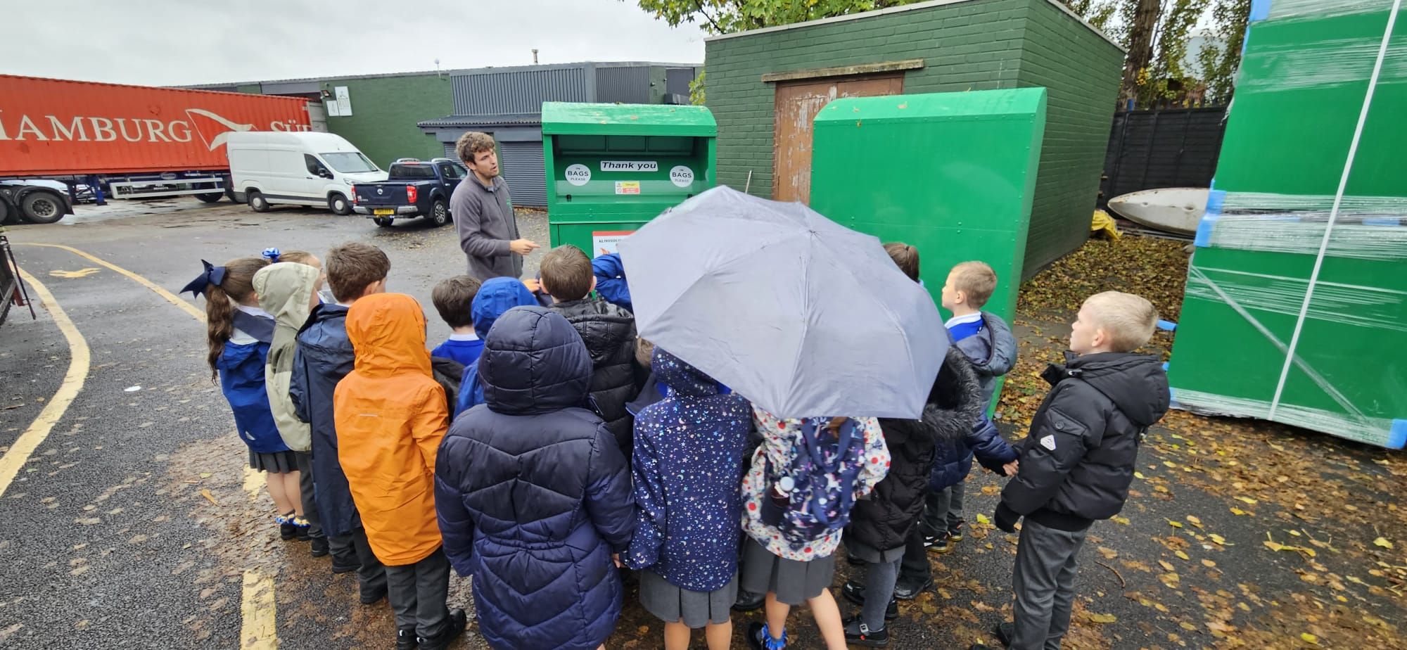 4 Reasons You Should Use a Clothing Bank This Autumn